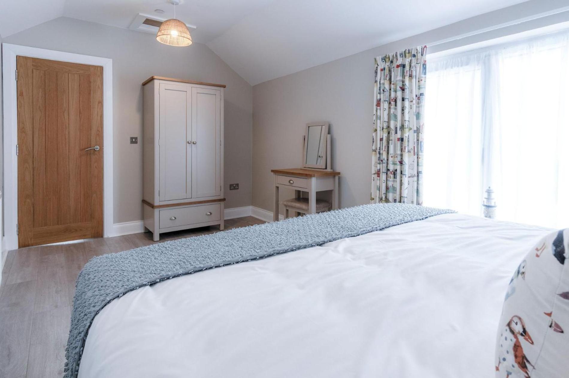Harbour View - 2 Bedroom Apartment - Milford Haven Eksteriør billede