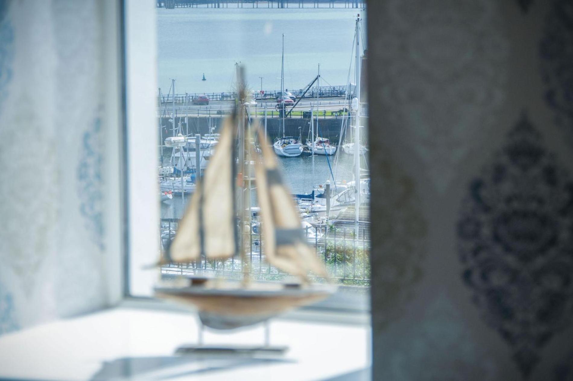 Harbour View - 2 Bedroom Apartment - Milford Haven Eksteriør billede