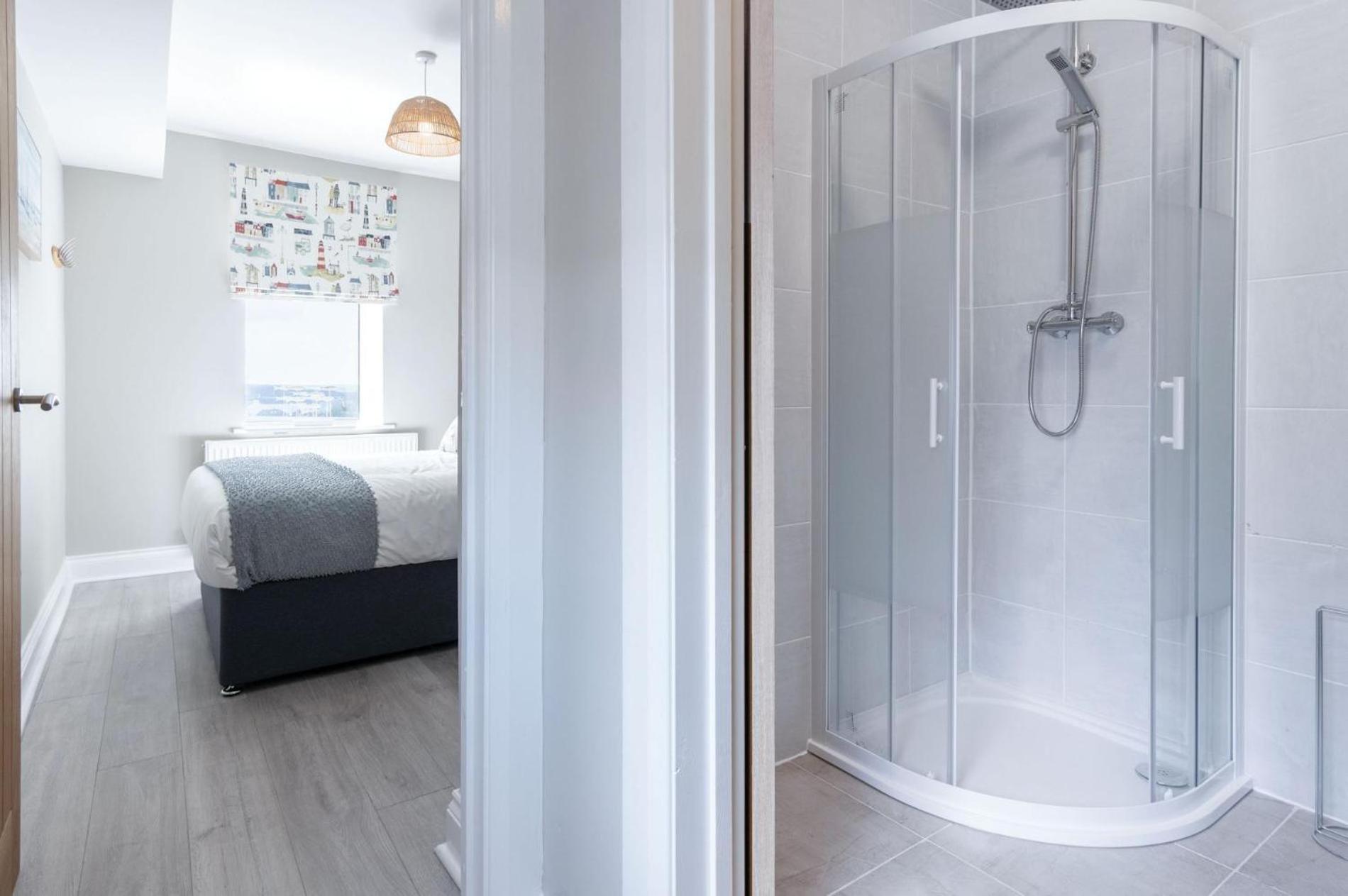 Harbour View - 2 Bedroom Apartment - Milford Haven Eksteriør billede