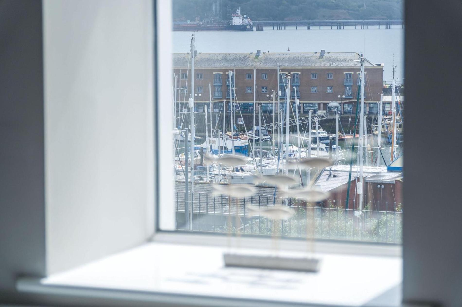 Harbour View - 2 Bedroom Apartment - Milford Haven Eksteriør billede