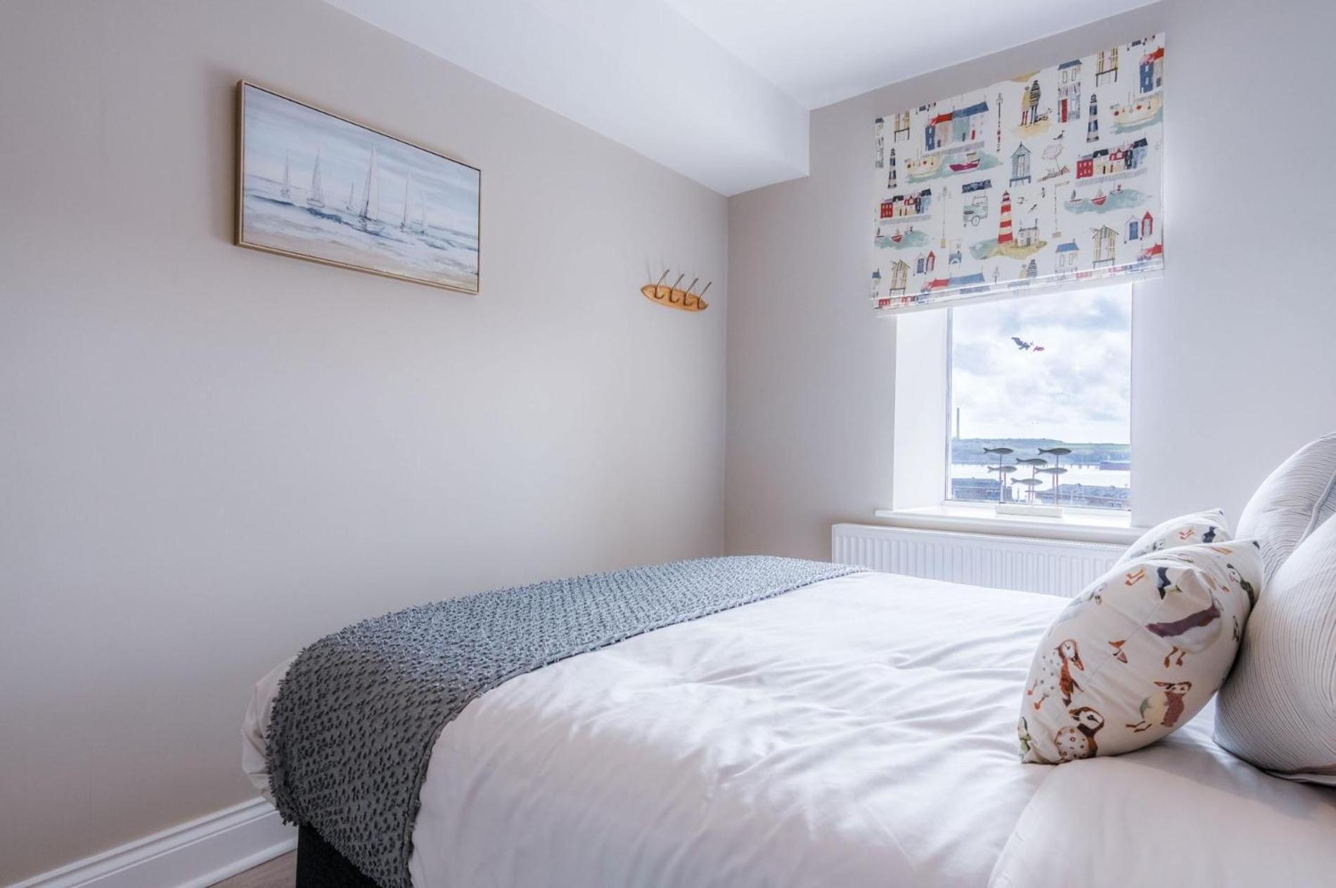 Harbour View - 2 Bedroom Apartment - Milford Haven Eksteriør billede
