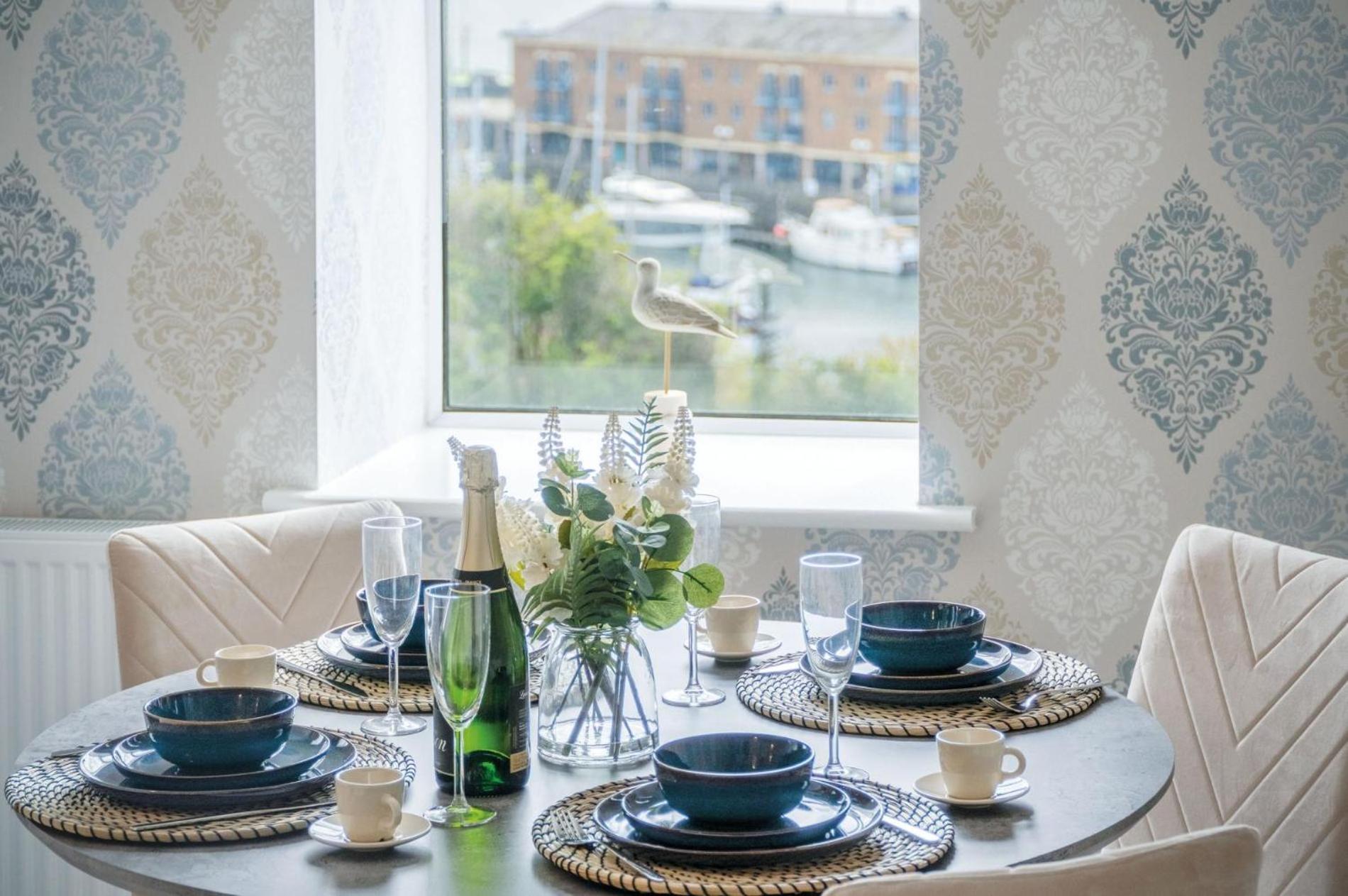 Harbour View - 2 Bedroom Apartment - Milford Haven Eksteriør billede