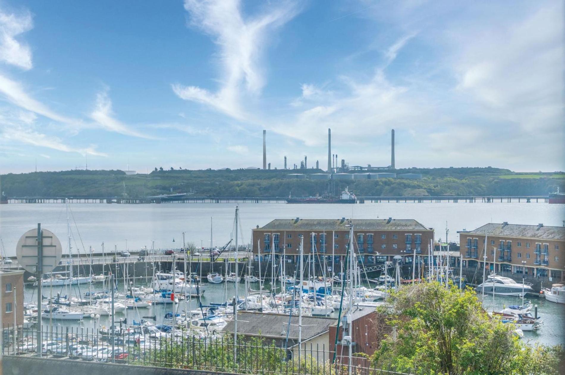 Harbour View - 2 Bedroom Apartment - Milford Haven Eksteriør billede