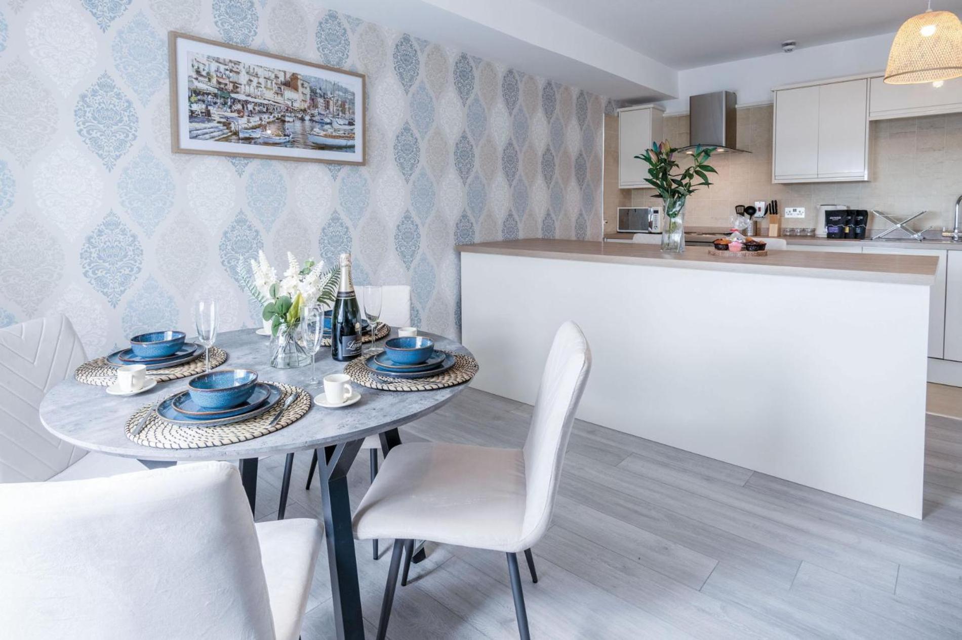 Harbour View - 2 Bedroom Apartment - Milford Haven Eksteriør billede