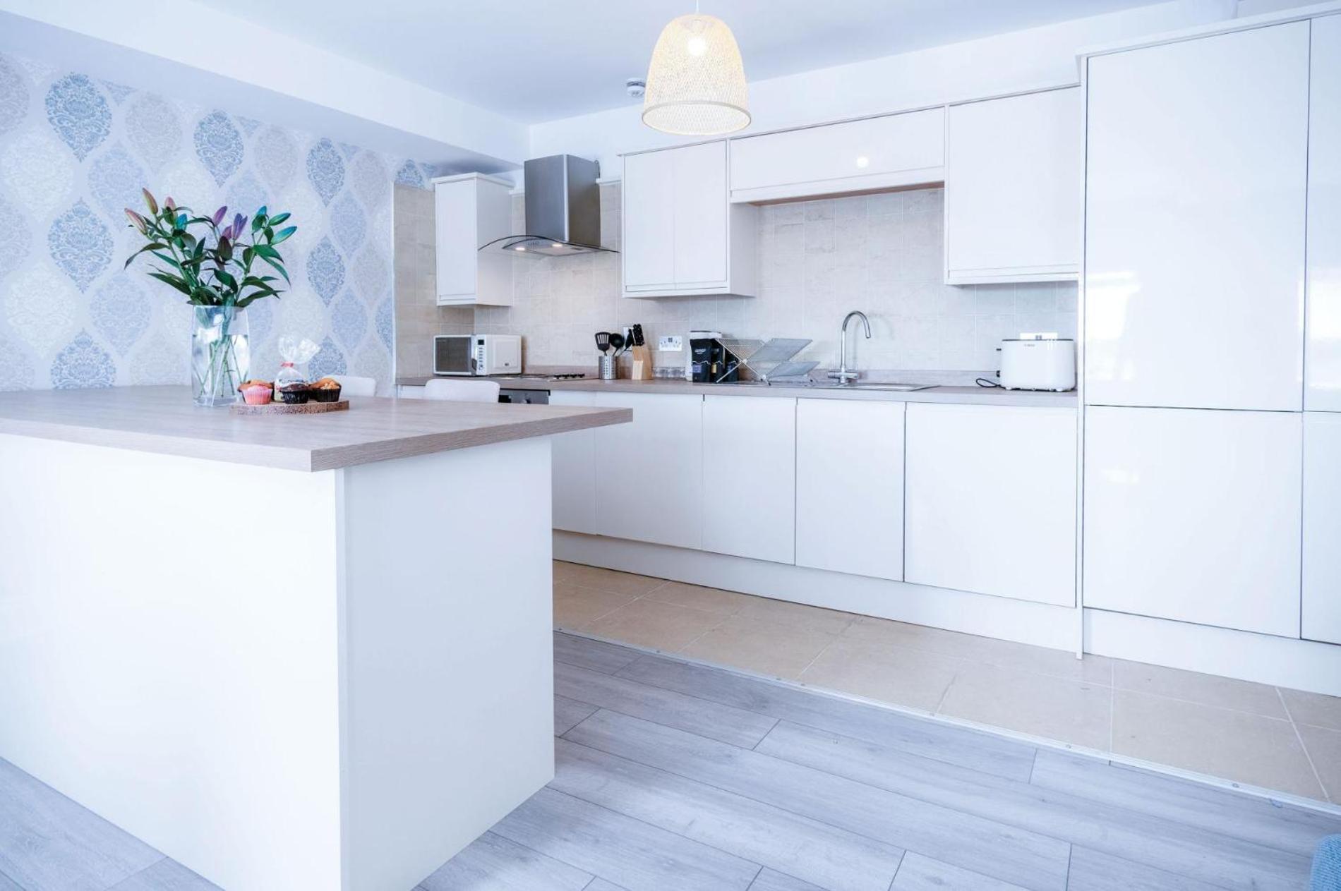 Harbour View - 2 Bedroom Apartment - Milford Haven Eksteriør billede