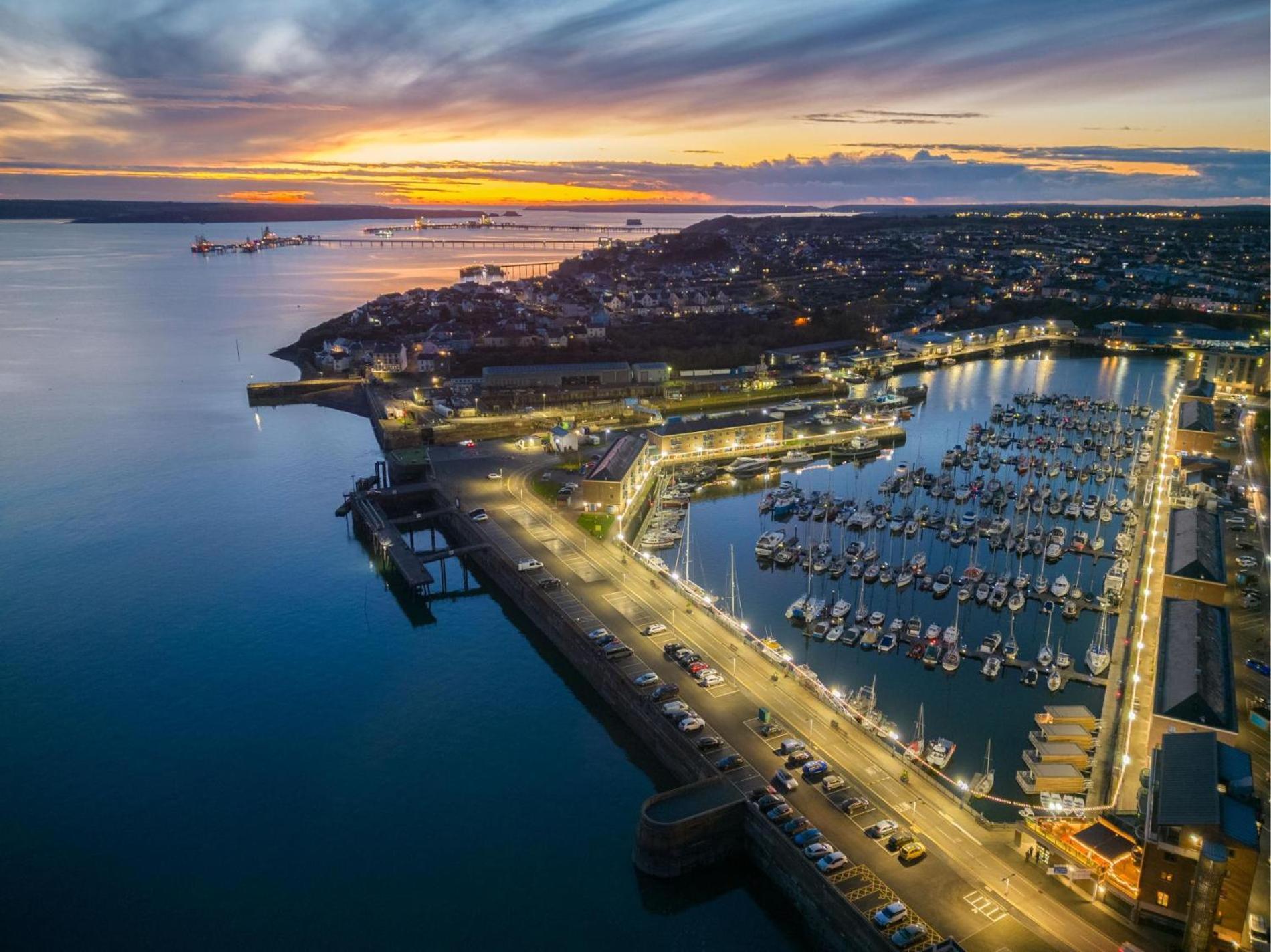 Harbour View - 2 Bedroom Apartment - Milford Haven Eksteriør billede